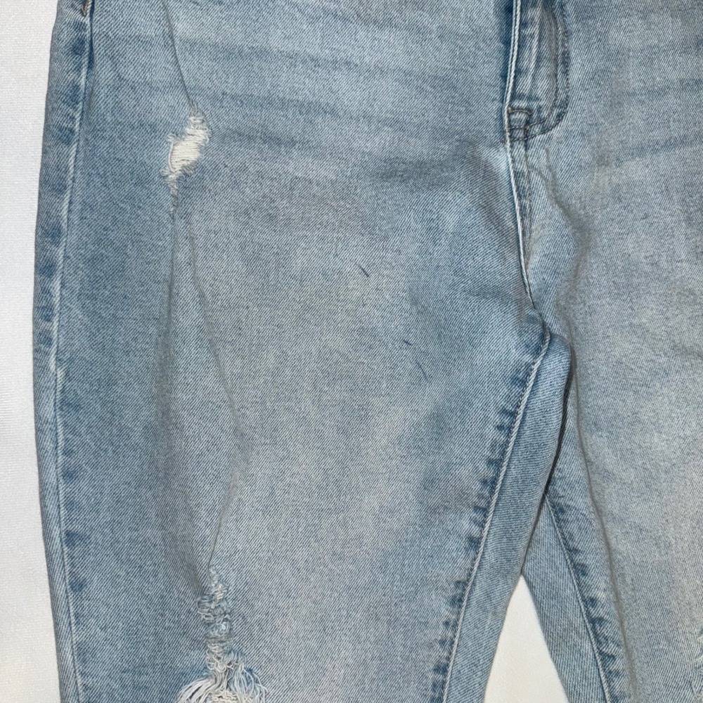 Celebrity Pink RE generation Distressed Light Wash Denim Jeans Size 11/30 Taper‎ - Picture 3 of 10